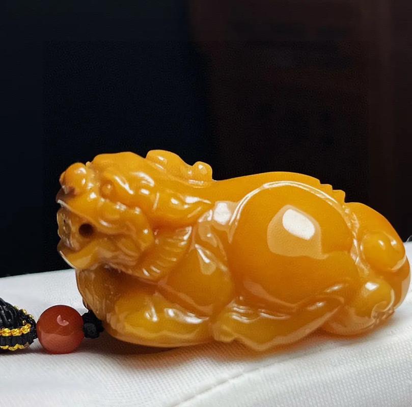 属兔的人佩戴哪种水晶最有利于提升财运和保佑平安呢？黄水晶合适吗？