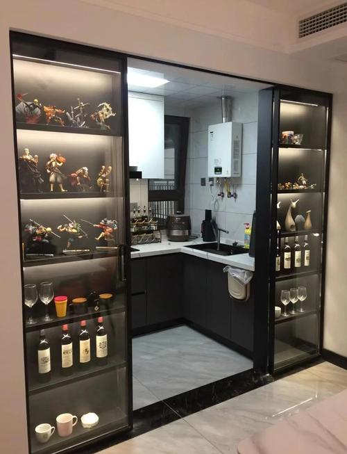 酒柜两面相通是否合适？两开门酒柜宽度多少梗美观？