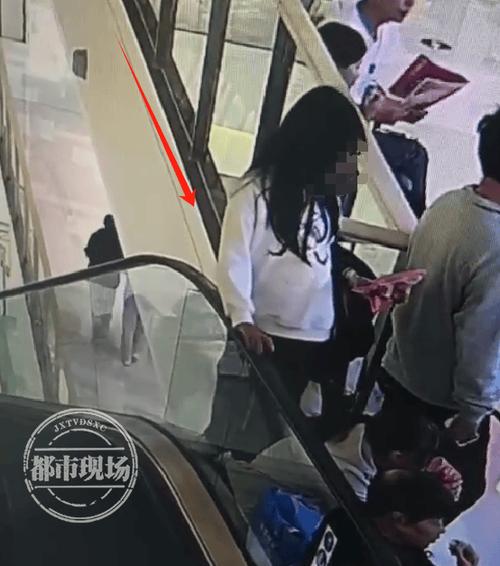 梦见商场里有人挥刀砍人，这是不是预示着什么不幸的事情即将发生？