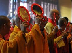 民间最简单的神像开光点眼仪式是怎样的，能否详细介绍一下？