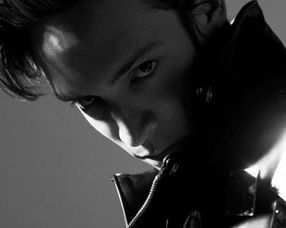 属狗水瓶座男生有哪些独特的性格特点呢？