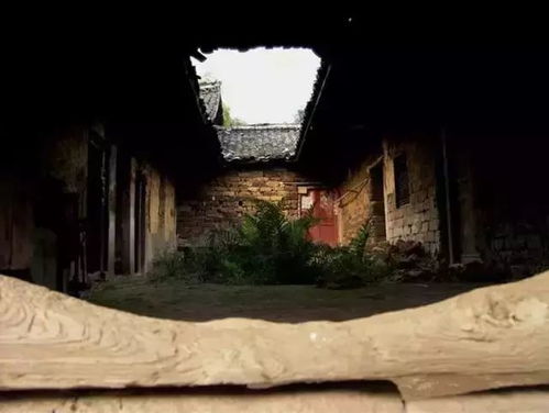 老屋年久屋顶塌了预示着什么生肖运势将受影响？