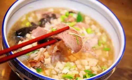 羊肉泡馍：考验耐心的美食