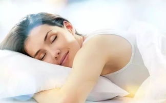 哪种颜色的睡衣能帮助改善睡眠质量？