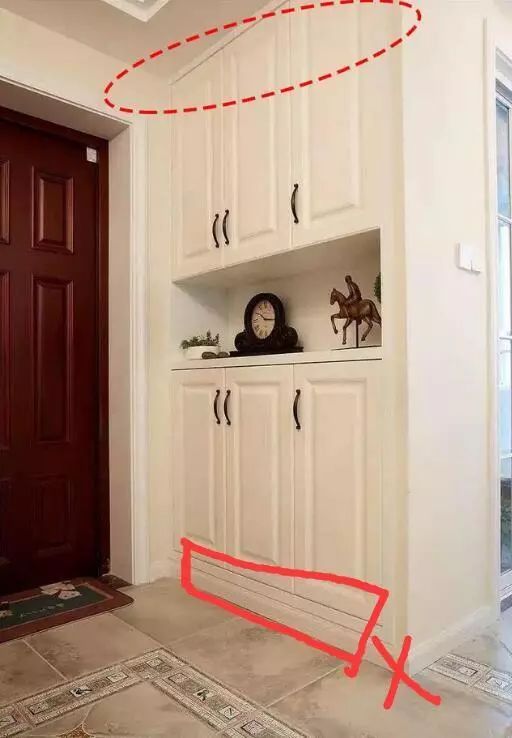 如何改善进门墙面风水，将挂衣墙面柜设计得更符合风水原则？