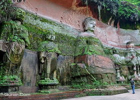 乐山景区门票市场价格及优惠政策查询：一场游客与制度的博弈