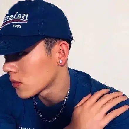 （二）成熟稳重气质的语言再现