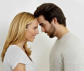 八字如何判断男性命格中婚外情导致离婚的风险？