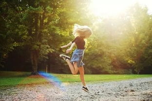 一、 孤独之根源：浅层社交与深层联结之间的鸿沟