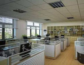 办公桌左高右低的原则：平衡事业与人际关系