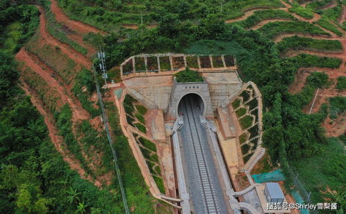 古城里的奇葩厕所与“特色”小吃
