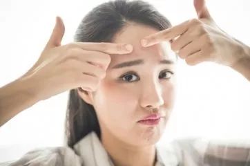 (五) 尖凸額——略帶波折之象徵