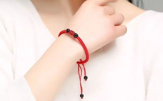 红绳：生命力量的具象化表达