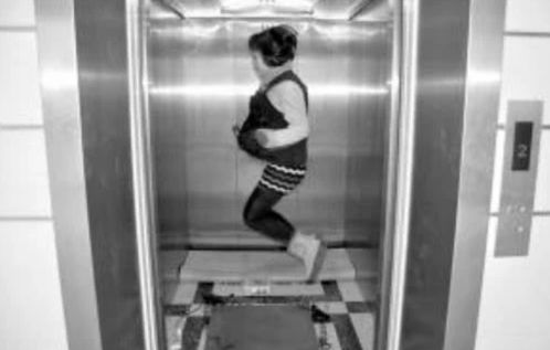 我为什么会梦见电梯坠落失重染后惊醒呢？