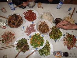 过年大餐中哪种生肖是吉祥象征？家家户户过年必买的食物有什么特殊含义？