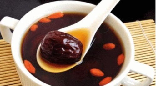 四、姜枣红糖茶——冬天暖胃兼暖宫的较大保健