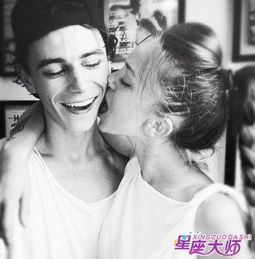 1. 天蝎座：热情与忠诚兼具