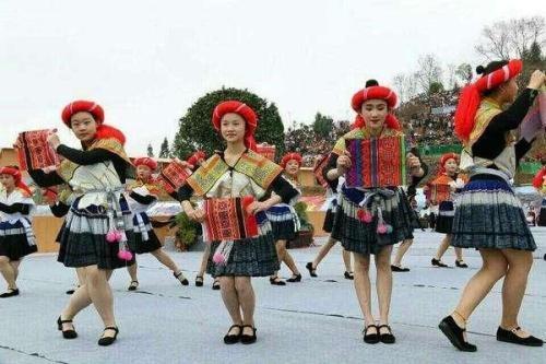 6）跳花节（Tiào huā jié）