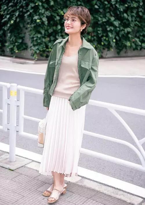 2月27日和12月21日分别适合穿什么五行颜色的衣服呢？