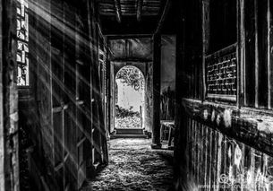 深入调查：寻找线索