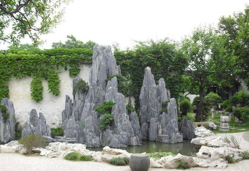 庭院假山造型尖锐，如何调整风水以避免不利影响？