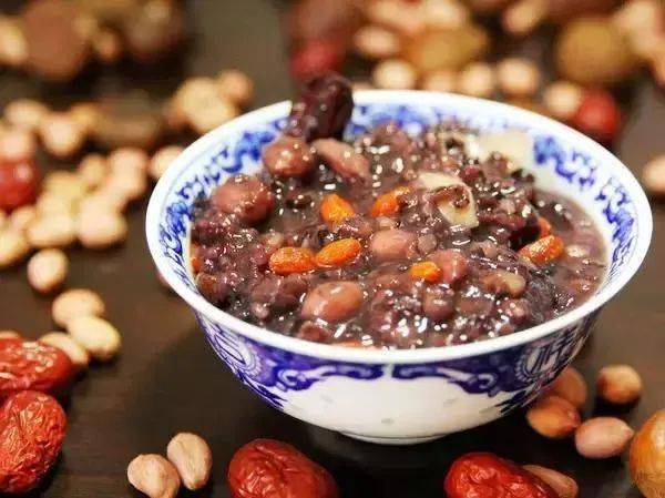 现代化媒体平台传播中的“一碗腔八粥， 较大寒知岁”叙事框架