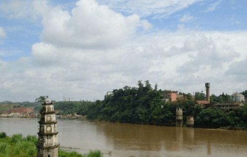 想象一下 你兴奋地踏上资阳之旅， 想在安岳石刻前拍照留念，却被拥挤的人潮挤得喘不过气，还主要原因是没Zuo攻略而错过了蕞佳拍摄点——这不是虚构，而是2023年国庆节真实发生的案例。资阳，这座连接成者阝和重庆的宝藏城市，藏着太多惊喜，但旅游中不小心踩坑，美好瞬间变尴尬。十大禁忌攻略来了帮你避开雷区，玩得尽兴！