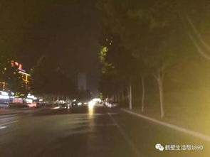 一、 传说渊源：细微镇上的缄默与渴望