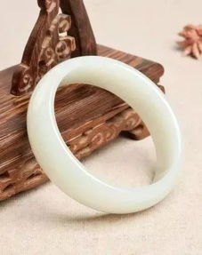 十二生肖中哪些事业合作伙伴不宜佩戴玉手镯？