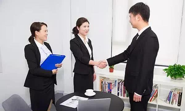 现代化职场中的应用示例