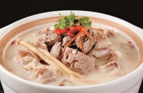 三、  烹饪技艺的多元呈现：从爆炒到炖煮的味觉哲学