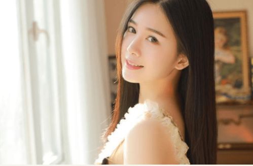 哪个星座天生擅长社交，拥有独特魅力，被称为知性美女？