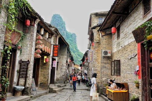 第一章 街子古镇：石头缝里的历史与脚趾头的痛楚