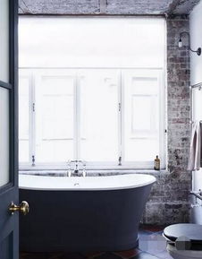 一、  玻璃材质的形而上学属性：“玄光”与反射机制