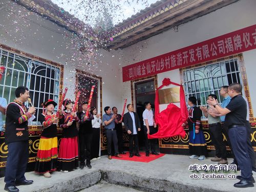 晚上那个吵死人又嗨翻天的篝火晚会