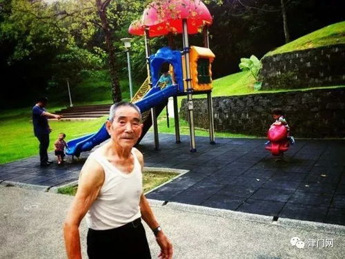 人物形象与五行生克：红发青年与绿衣少年的隐喻