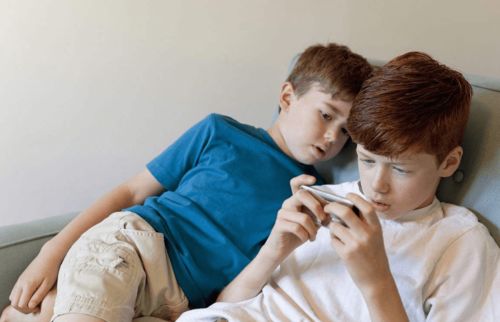 特征四：主动参与家庭事务并表现阅读兴趣