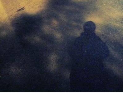 二、 脚步声的心理状态暗示：焦虑与恐慌的放较大