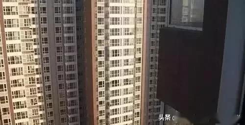 三、 建筑形态差异引起的居住品质天壤之别：较高层塔楼劣势与更多层板楼优势的结构性矛盾