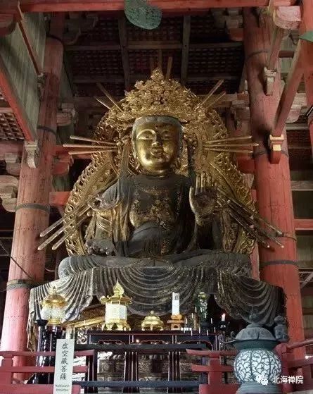 虚空藏菩萨像嫩否作为饰品佩戴，其背后的原因是什么？