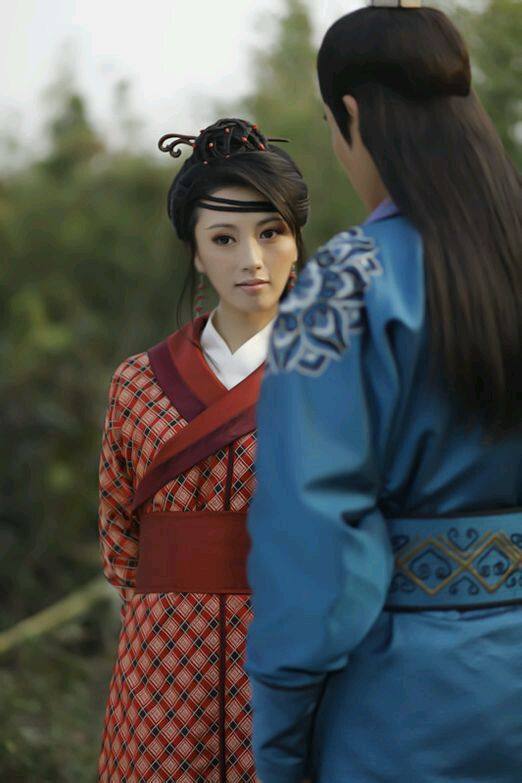 红拂女夜奔灵签中，红拂女为何选择在夜晚奔向未知？