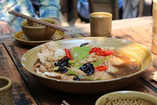 三、 美食探险：小摊也是宝藏