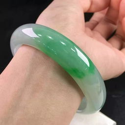 大海水命女性适合佩戴哪种玉石？