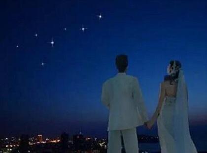 一、标题解读：星辰与人生的交响