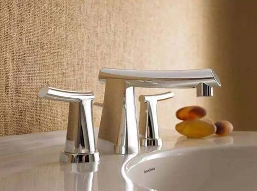 3．水龙头指向大门：山管人丁， 水管财运