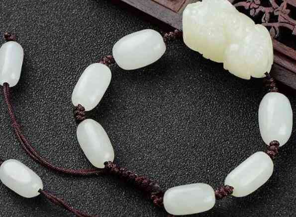 属鼠的人84年适合佩戴哪种吊坠呢？有没有什么特别的推荐？