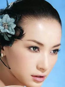 一、额头高，饱满、鼻子形状好，年少即有财运。