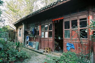 我为什么会梦见搬到邻居家那间旧房子里住呢？