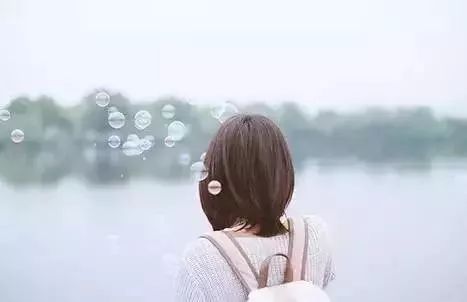 一、  情看淡：命理流转中的情感超脱与运势平衡