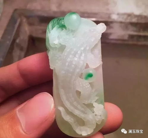 粉妆玉砌属什么生肖？‘上得九天领玉旨’指的是哪个生肖？